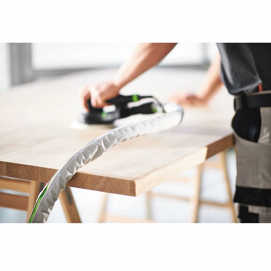Festool ETS EC 150/5 EQ-Plus Exzenterschleifer beim Schleifen von Holz, grüner Schleifteller sichtbar