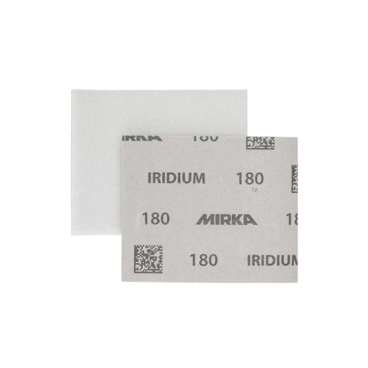 Mirka Iridium 180er Schleifblätter aus Schaumstoff, gestapelt mit sichtbarer Körnung und Multifit-Lochung.