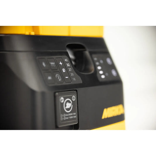 Bedienfeld des Mirka Staubsaugers DEXOS 1217 M AFC mit Leistungsanzeige und Funktionstasten, benutzerfreundliche Steuerung für professionelle Staubabsaugung in Werkstatt und Industrie.