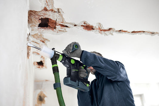 Festool Absaugvorrichtung AV-BHC/KHC beim Hammerbohren an Wand mit Staubabsaugung