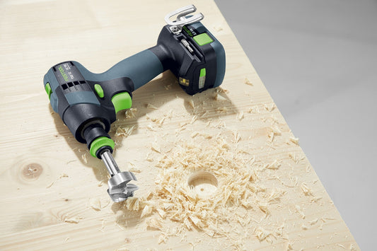 Festool TXS 12 Akku-Bohrschrauber beim Bohren in Holz mit FastFix-Schnittstelle und Forstnerbohrer
