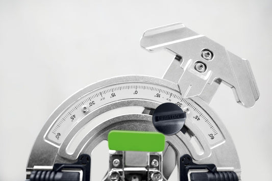 Festool Winkelanschlag FS-WA mit Winkelmessleiste und grünem Schnellspannhebel, Draufsicht