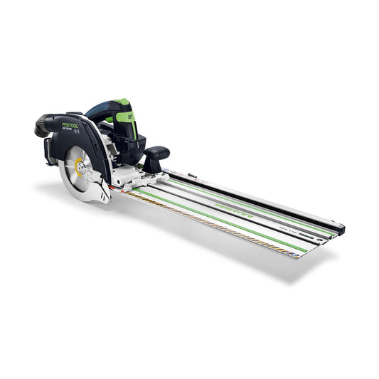 Festool HKC 55 Akku-Handkreissäge mit Kappschiene FSK 420 und Sägeblatt auf weißem Hintergrund.
