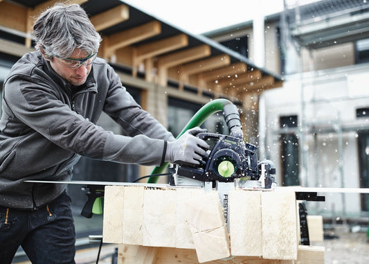 Festool FS-RAPID/L Schnellspanner fixiert Führungsschiene an Holzwerkstück mit gummierten Anlagepunkten