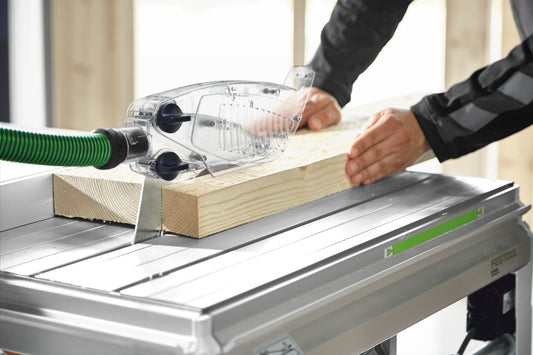 Festool Tischzugsäge PRECISIO CS 70 EBG mit Absauganlage beim Kappschnitt auf Holzwerkstück
