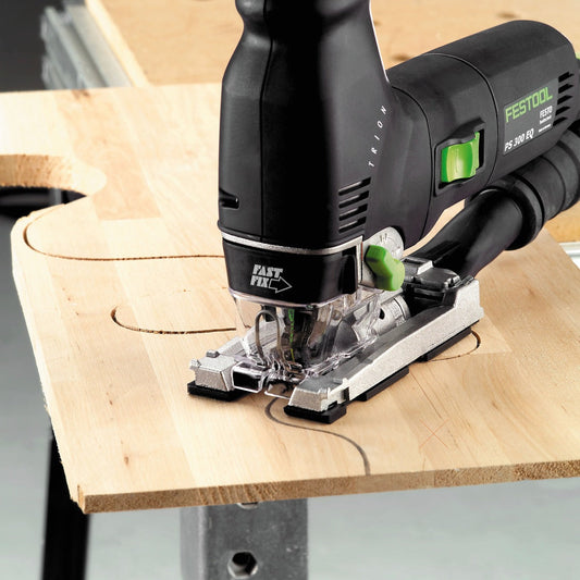 Festool Stichsägeblatt WOOD CURVES bei Kurvenschnitt in Holz mit PS 300 EQ Stichsäge