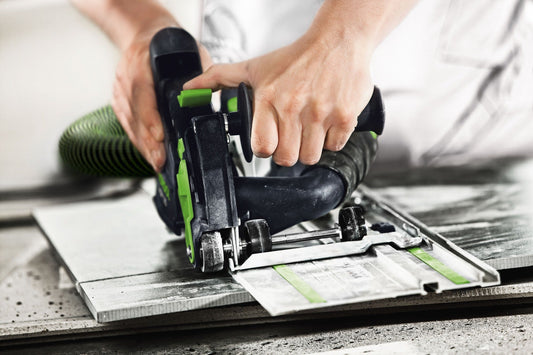 Festool DSC-AG 125 Plus Diamant Trennsystem beim Schneiden mineralischer Materialien mit Führungstisch