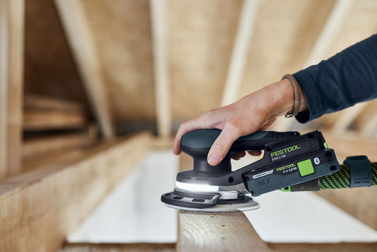 Festool ETSC Elektroschliff mit Protector beim Randnahen Schleifen an Holzwerkstück ohne Kantenbeschädigung
