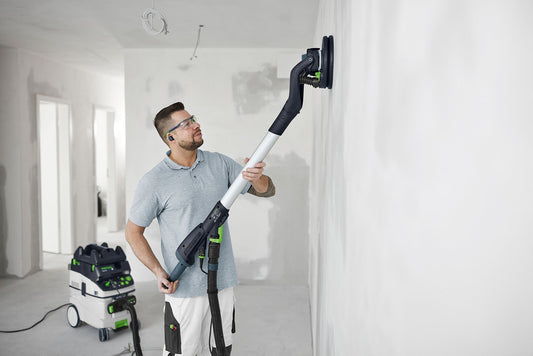 Festool PLANEX LHS 2 Elektroschlifer mit Absauganlage bei Gipsbearbeitung an Wand