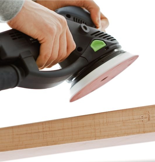 Festool Schleifteller mit Schleifscheibe beim Schleifen von Holzoberfläche, Anwendungsbeispiel