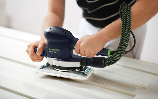 Festool Schleifschuh RS 200 mit StickFix Klettbelag im Einsatz auf Holzwerkstück, Anwendungsbeispiel
