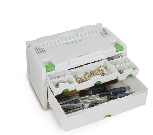 Festool SORTAINER SYS 3-SORT/6 mit offenen Schubladen, gefüllt mit Kleinteilen und Zubehör, grüne Griffe sichtbar.