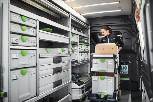 Festool Systainer³ SYS3 M 237 gekoppelt in Fahrzeugeinrichtung mit Werkzeugen und Zubehör