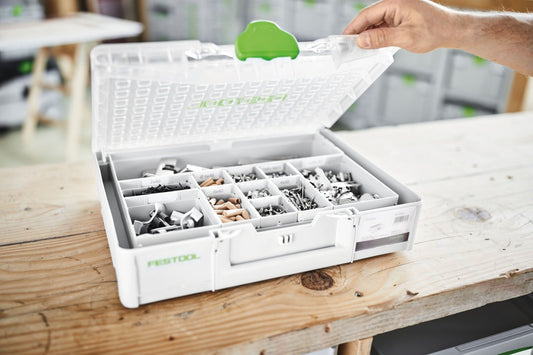 Festool Systainer³ Organizer SYS3 ORG M 89 mit geöffnetem transparentem Deckel und modularen Einsatzboxen für Kleinteile