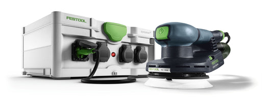 Festool SYS-PowerHub SYS3-PH M 187 Stromverteilung mit Systainer, Exzenterschleifer und Stromkabel auf weißem Hintergrund.