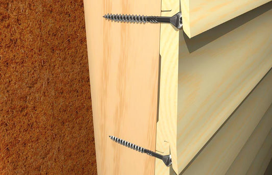 fischer Fassadenschraube FFSII-RT6 mit Senkkopf in Holzfassade eingeschraubt, Edelstahl A2
