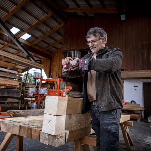 FLEX ID 1/4" 18.0-EC HD Akku-Schlagschrauber 18 V Schraubanwendung verschrauben von großen Balken